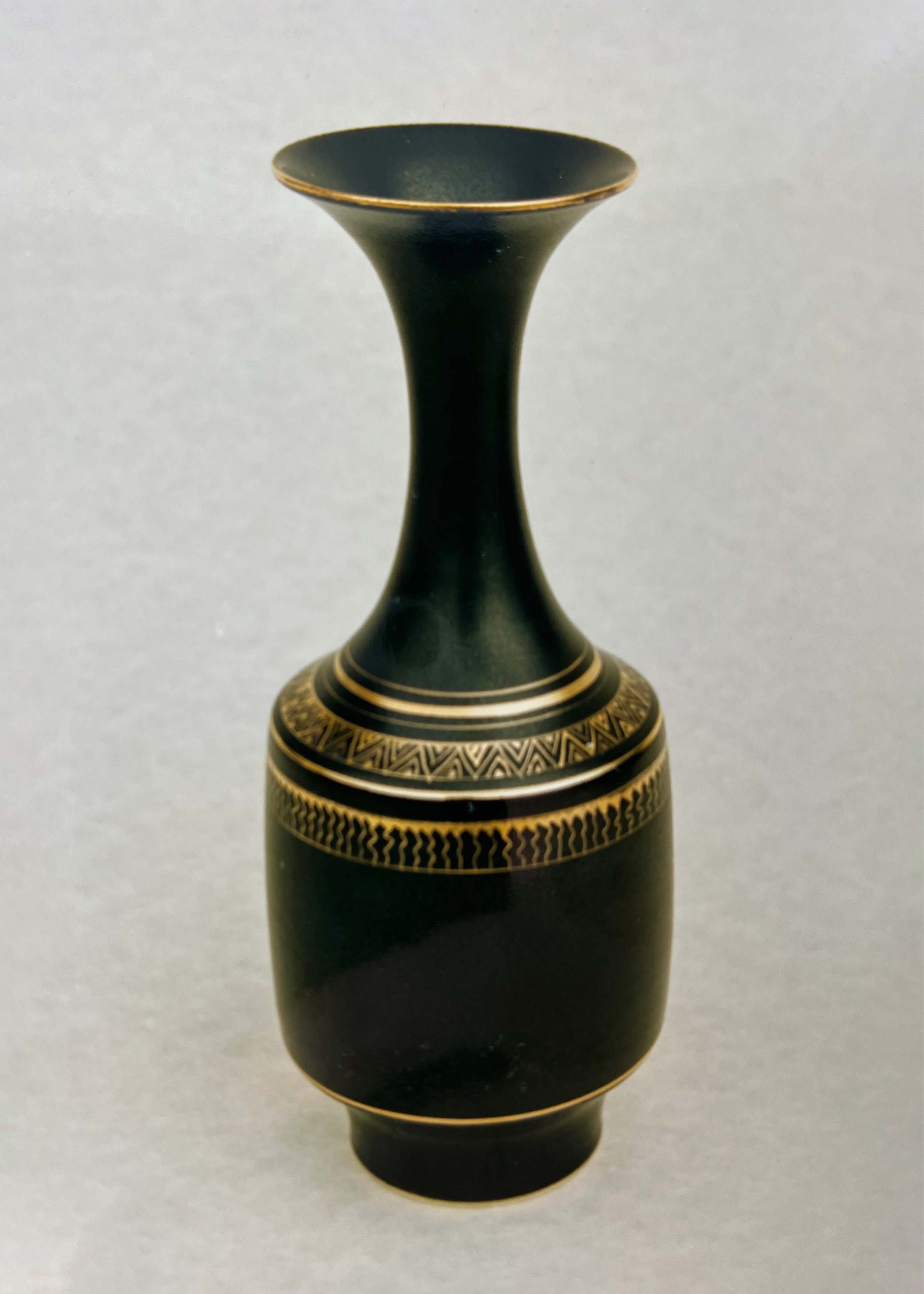 blackgold vase 19