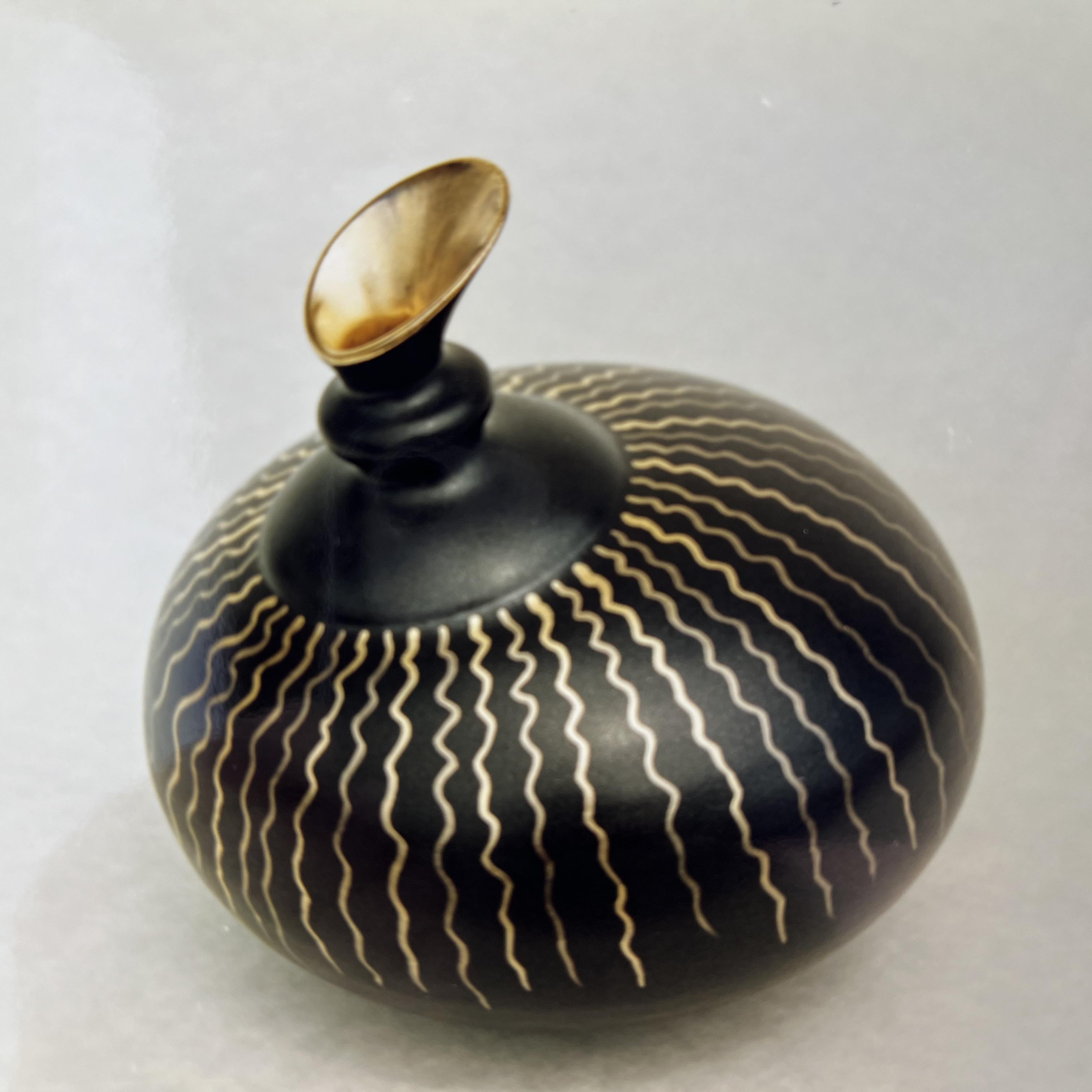 black gold vase 21