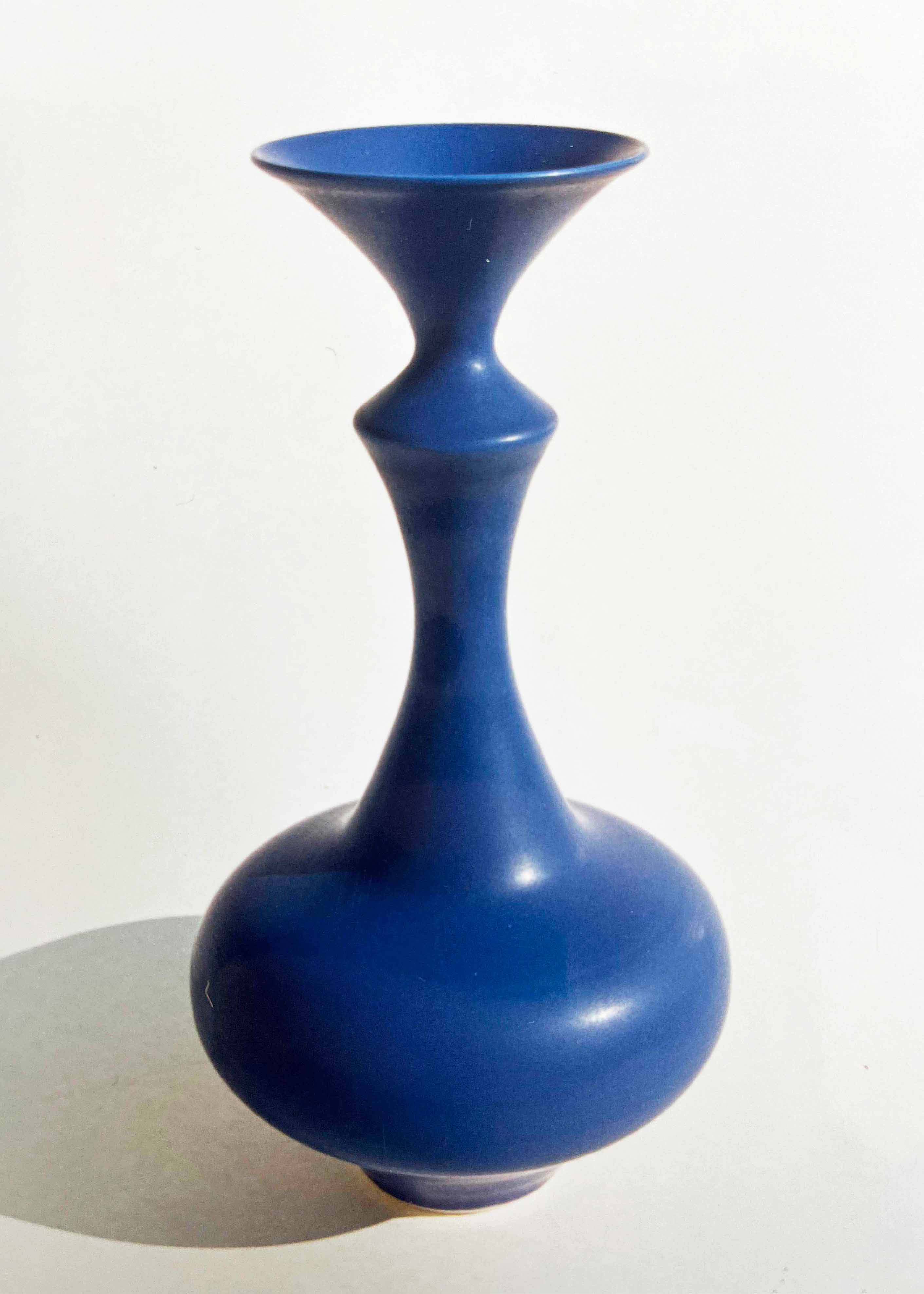 cobalt vase 24