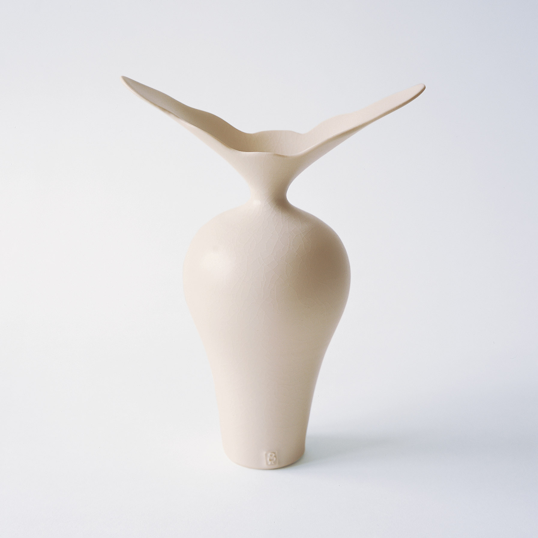 2000s_IC_butterfly vase
